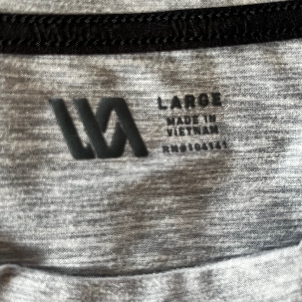 Workout shirt and leggings/tights combo. - Picture 7 of 7
